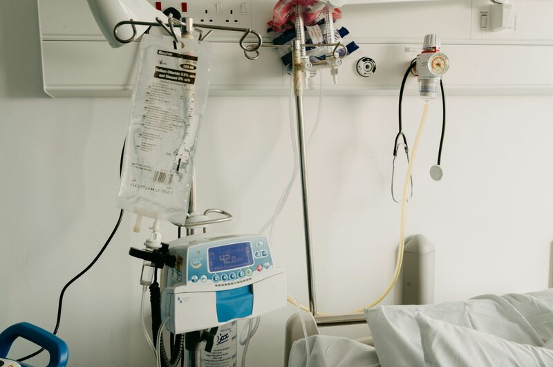 Cama y equipamiento médico para logística hospitalaria